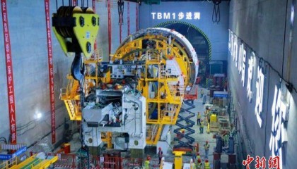 湖北宜昌：国产最大直径敞开式硬岩掘进机始发