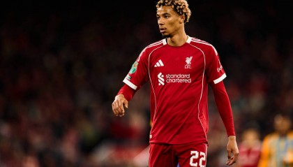 利物浦新星莱奥尼受伤承诺尽快复出，斯洛特怒批埃基蒂克红牌