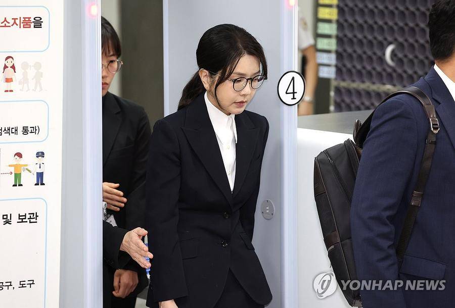 国际早报|普京与金正恩通电话；金建希被批捕